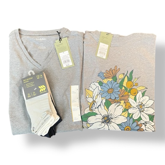 Goodfellow & Co Tops - Women’s 2 Shirt/4pk Socks Gift Set Bundle Size Small NWT